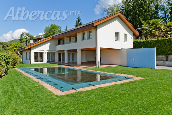 ​Por qué es mejor una piscina en tu jardín este verano