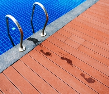 Tipos de suelo para hacer tu piscina segura