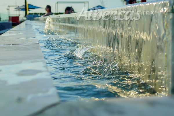 Piscinas desbordantes, ventajas y desventajas