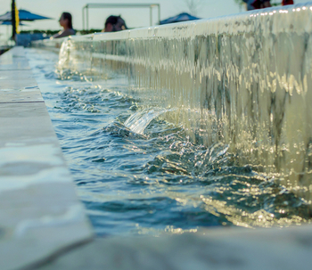 Piscinas desbordantes, ventajas y desventajas