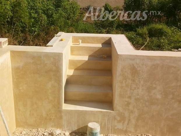 Construccion de piscina acabado Chukum en hacienda