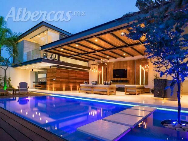 Construcción de piscina y diseño de exteriores