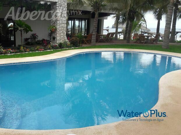 albercas de concreto lanzado con kooldeck y mosaico water plus.jpg