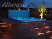 Jacuzzi con proyector y barra