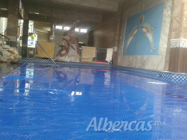 PISCINA 4.5m X 9m BAJO TECHO