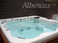 Jacuzzi con hidromasaje