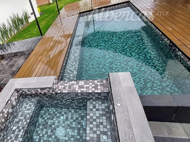 Alberca con Jacuzzi
